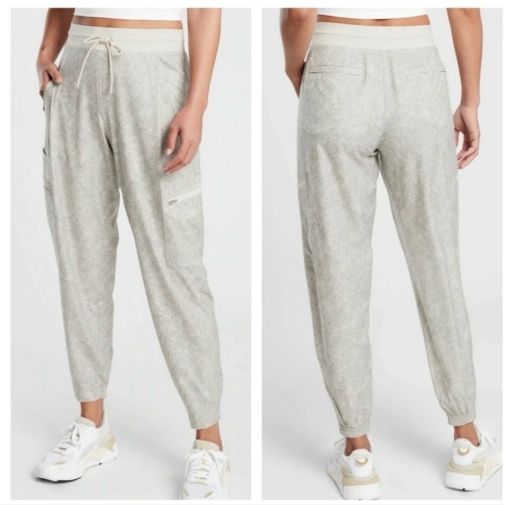 Athleta Sage Green Venture Printed Pants - Size 22
